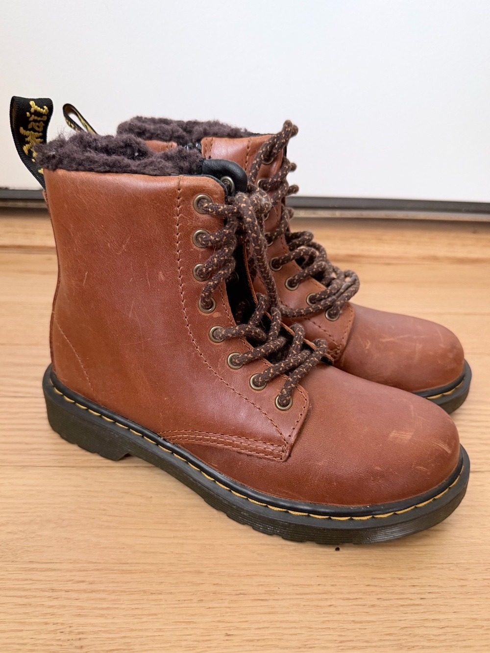 Dr. Martens size 1 eu 32 1460 SERENA JUNIOR 8 EYE LEATHER LACE UP BOOTS brown